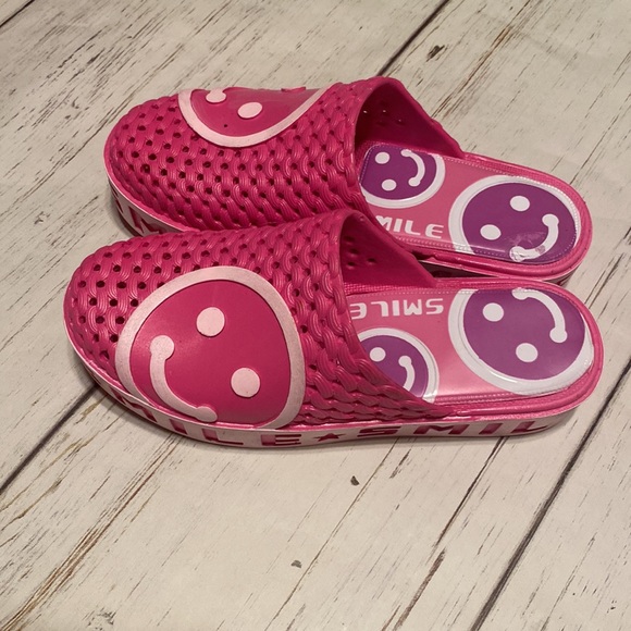 smile & smile Shoes - SMILE & SMILE WOMEN CROCS SHOES SIZE 38 LIKE SIZE US 7 PINK COLOR l